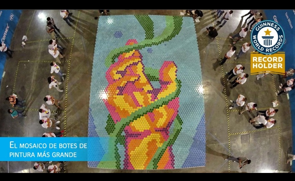 Mosaico con latas de pintura rompe record Guinness en Acapulco