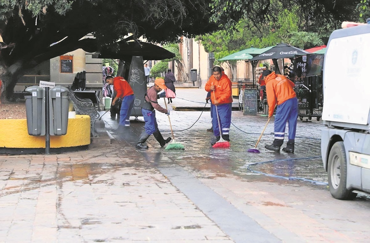 Mantienen labores de limpieza en el Centro Histórico