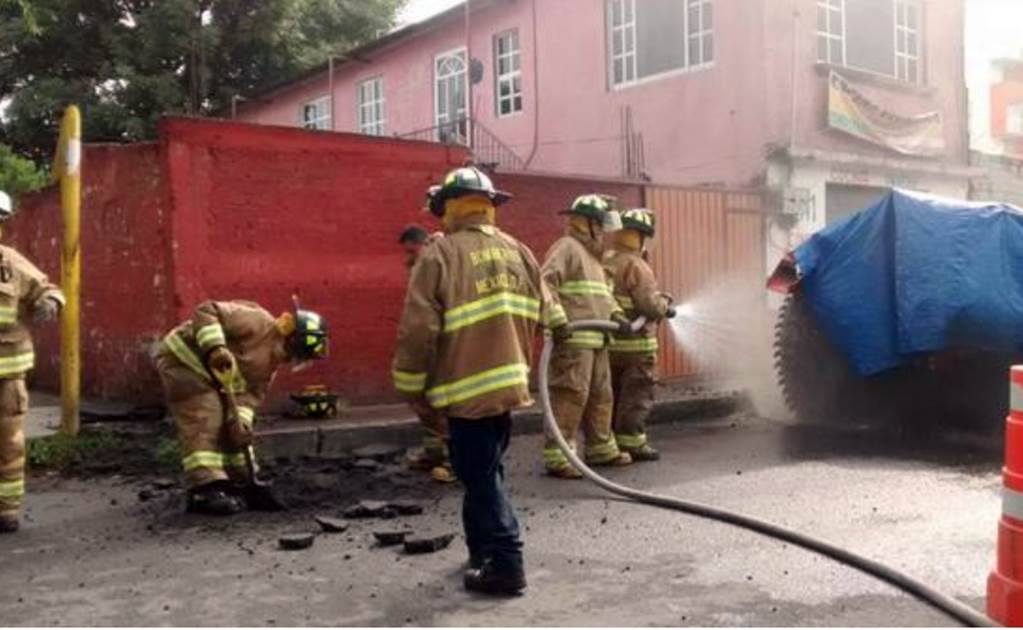 Desalojan a vecinos en Azcapotzalco por fuga de gas