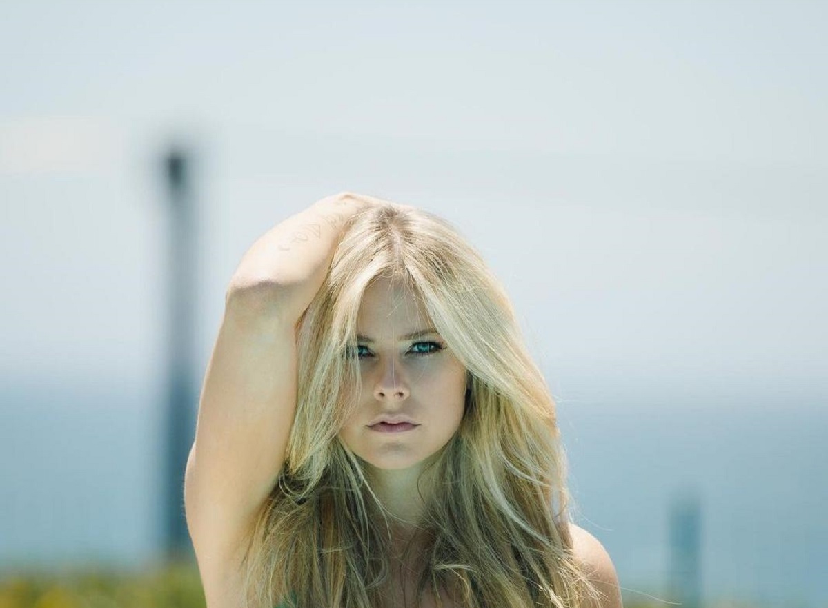 El bikini crop de Avril Lavigne que paralizó las redes