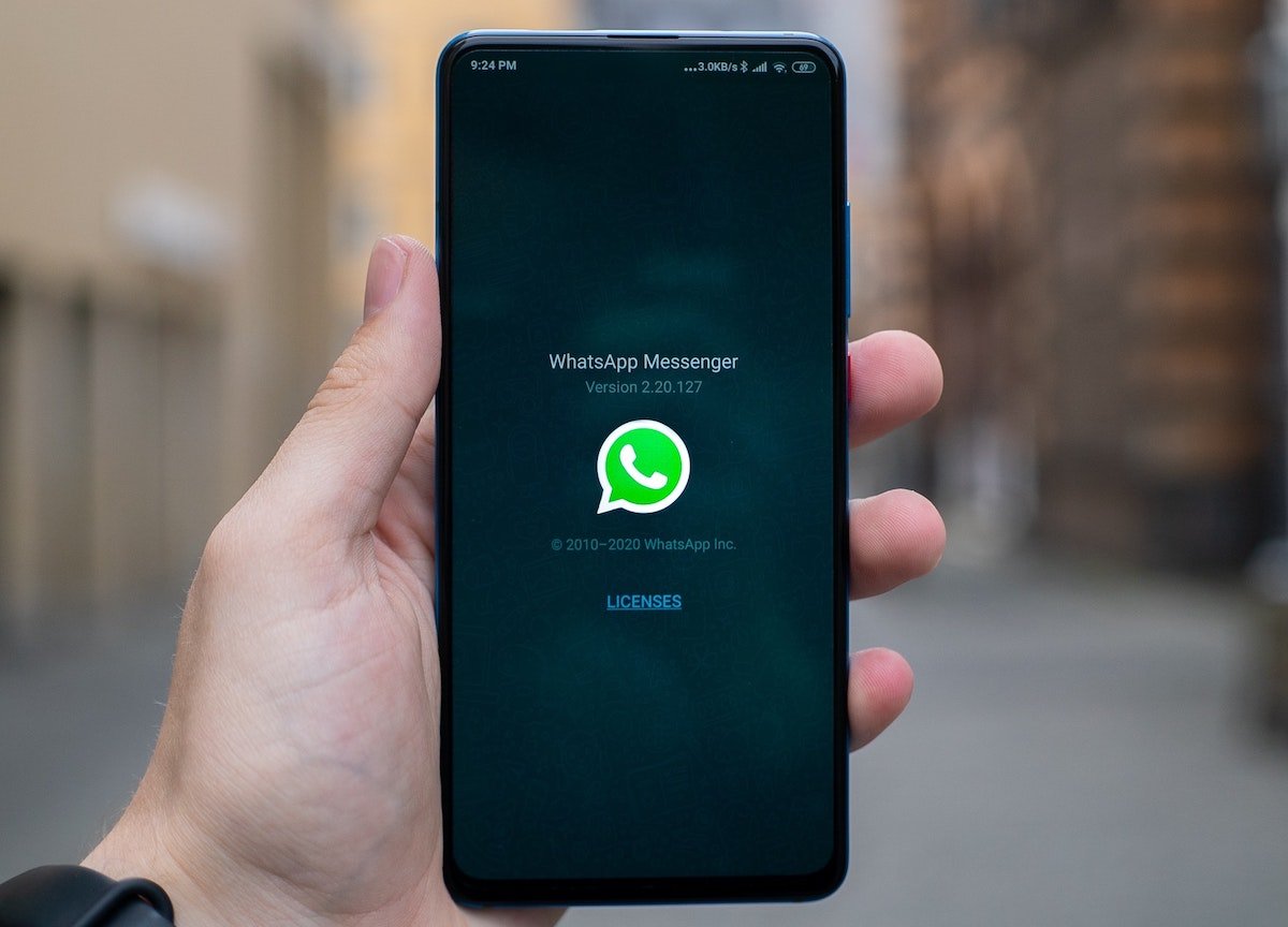 Qué significa "esperando el mensaje" en WhatsApp