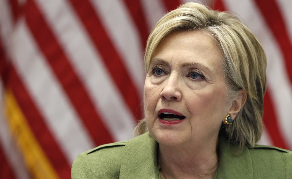 Clinton no declarará bajo juramento por emails: juez