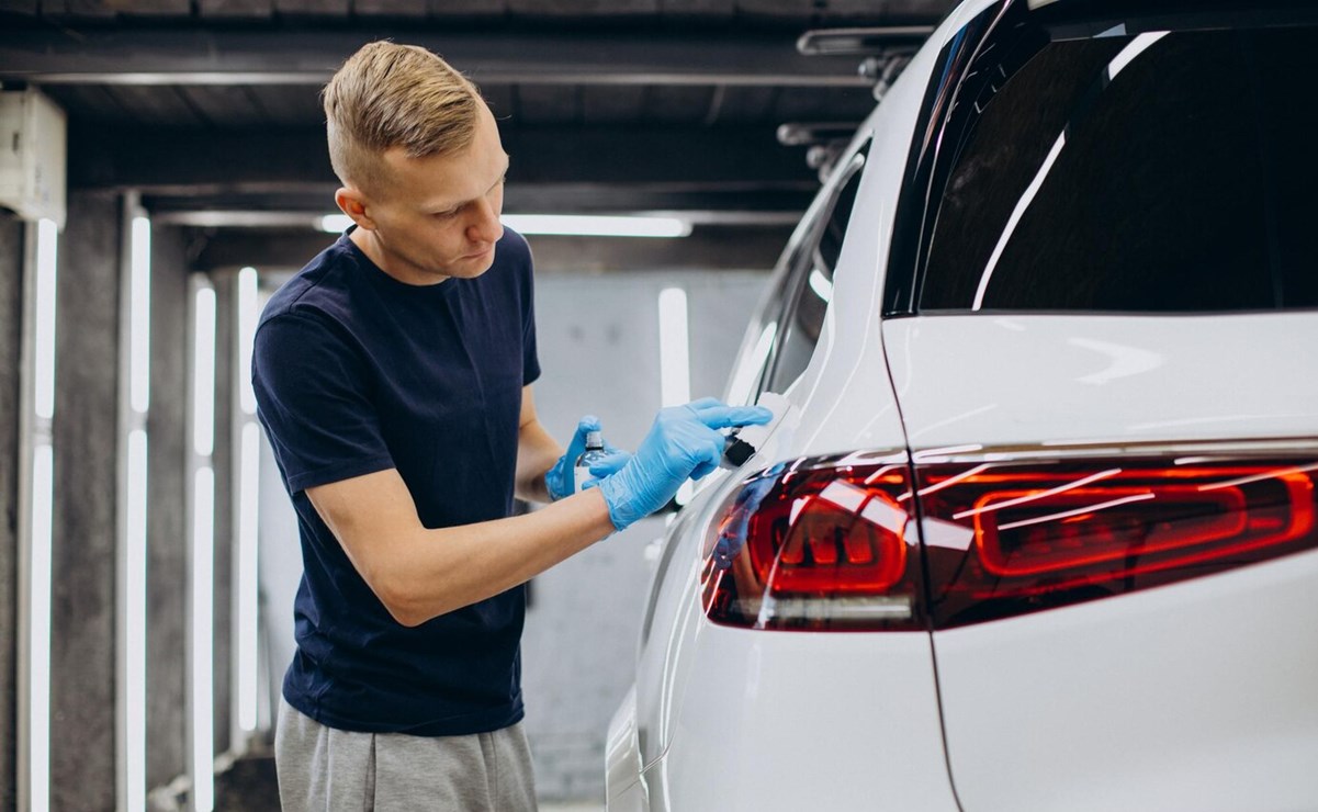 Al cambiar el color de un auto, ¿la factura debe modificarse?