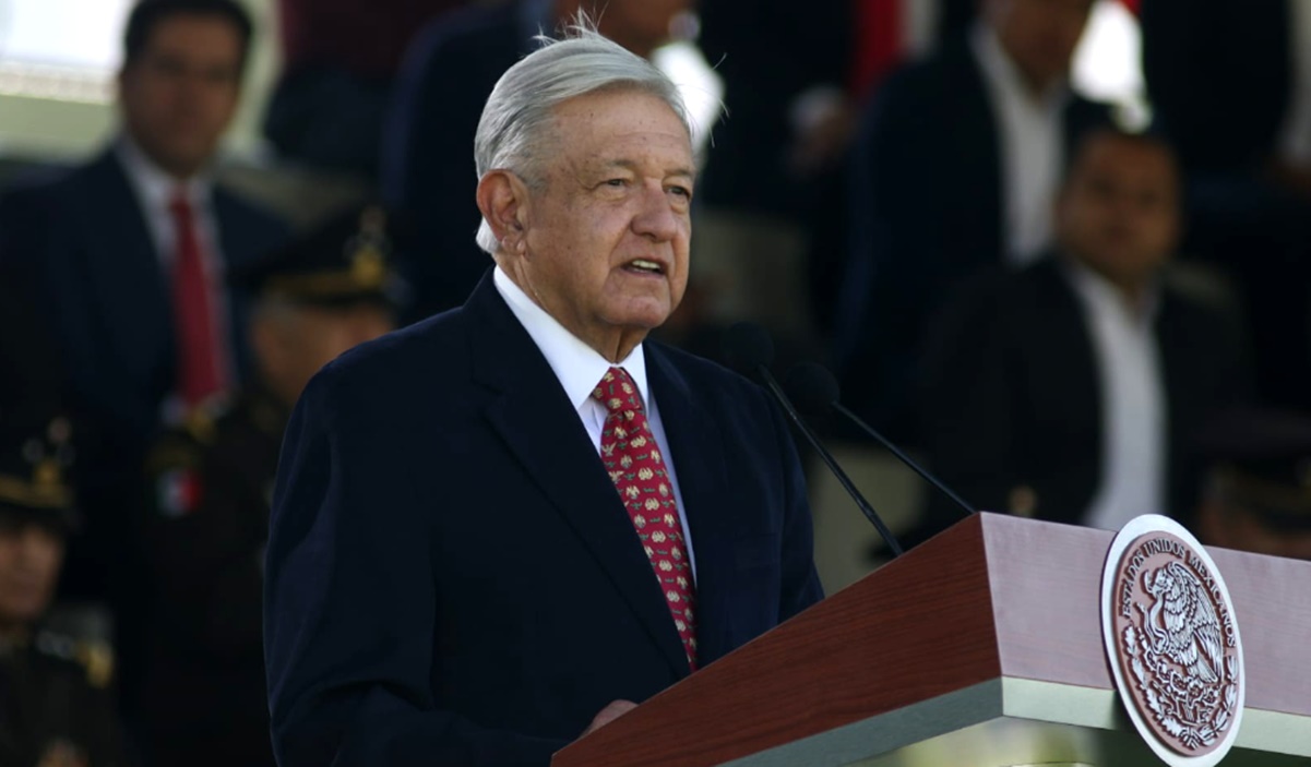 Bandera Nacional por encima de banderías partidistas y de intereses de grupos: AMLO