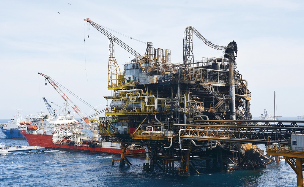 Pemex oil platform fire injures three in Gulf of Mexico