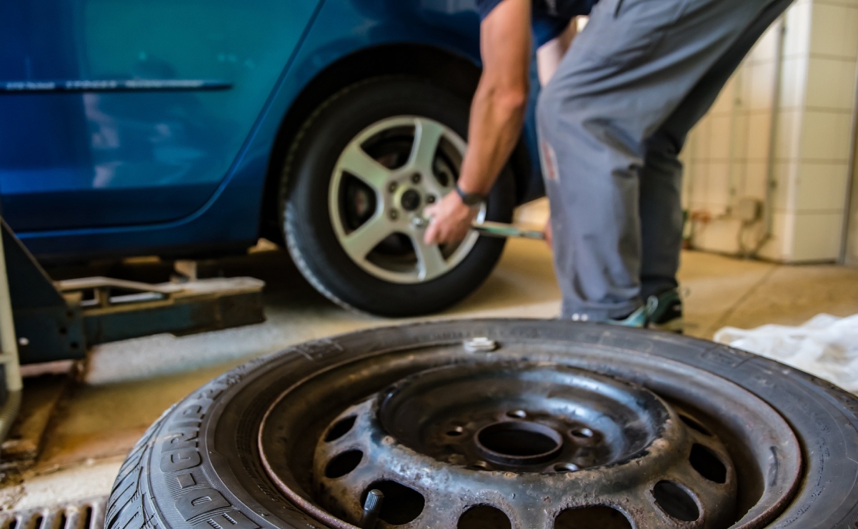 ¿Por qué es necesario rotar las llantas de tu auto?