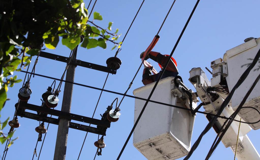 Restablecen servicio eléctrico afectado por lluvias en Hermosillo