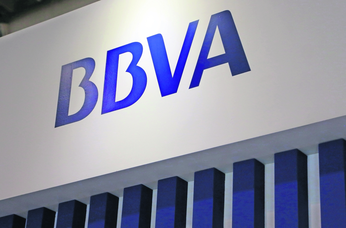 BBVA busca una "fusión" con su competidor banco Sabadell