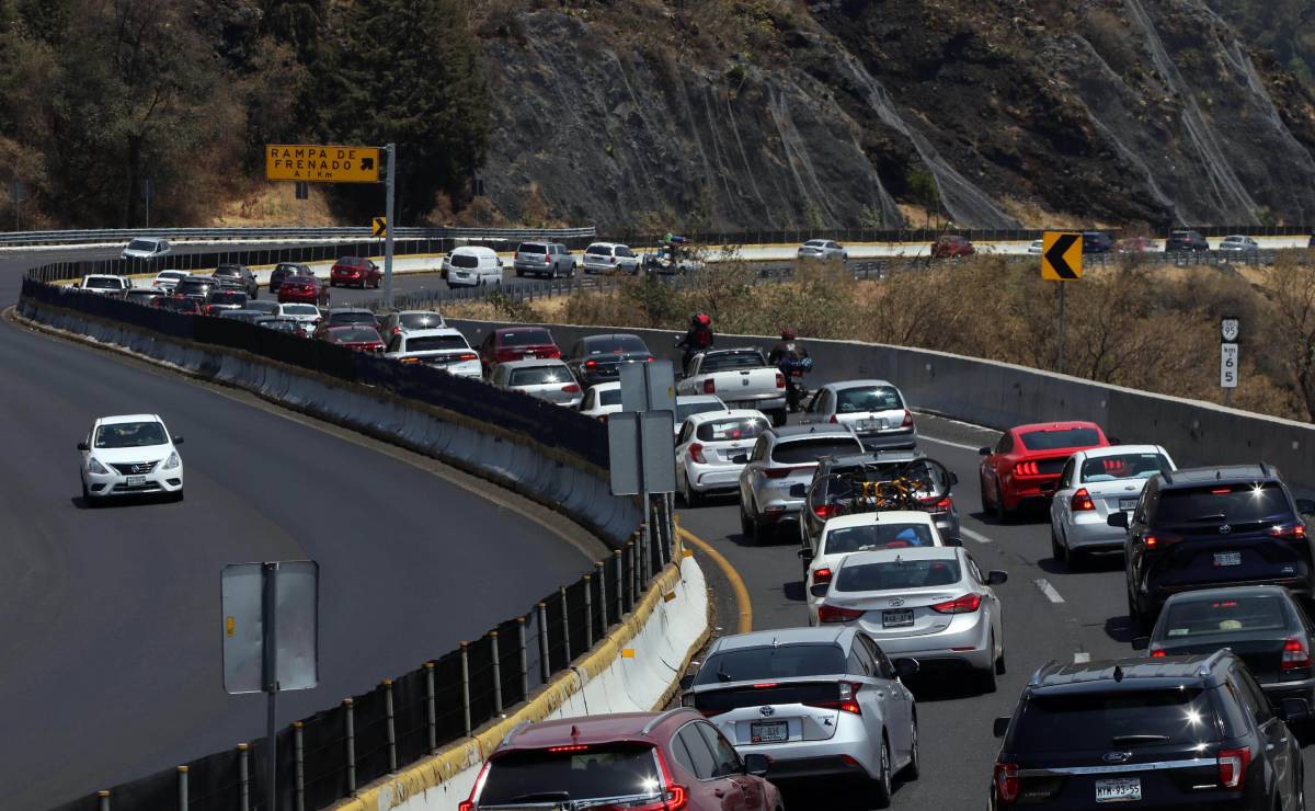 Reportan carga vehícular de hasta 10 kilómetros en la México-Cuernavaca