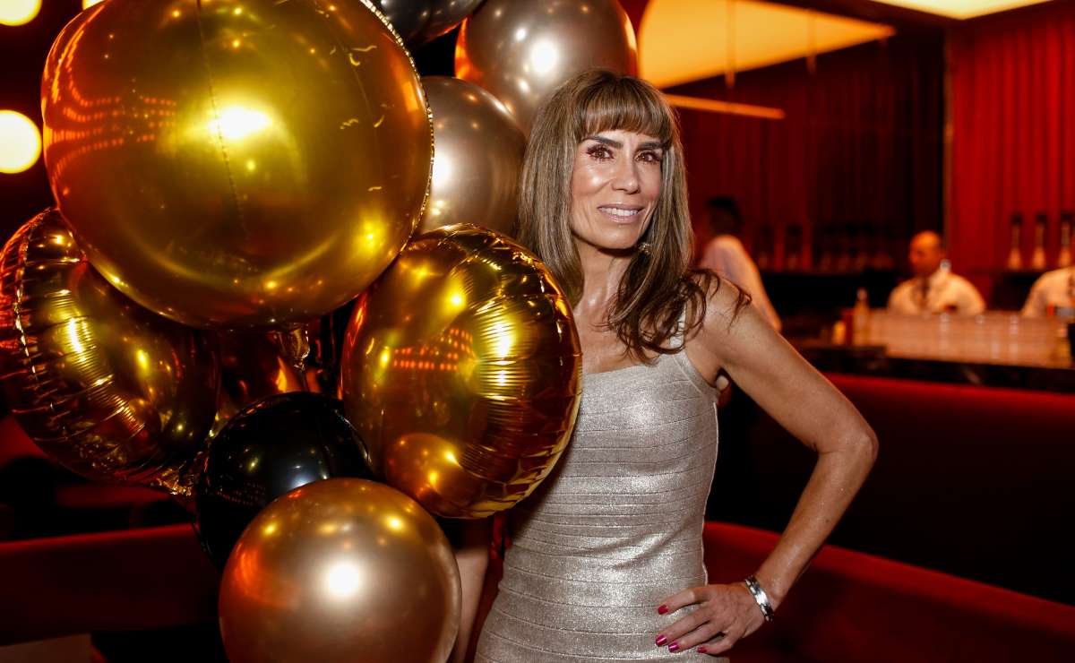 Noche 'Black & Gold' para festejar el cumpleaños de Claudia Reta
