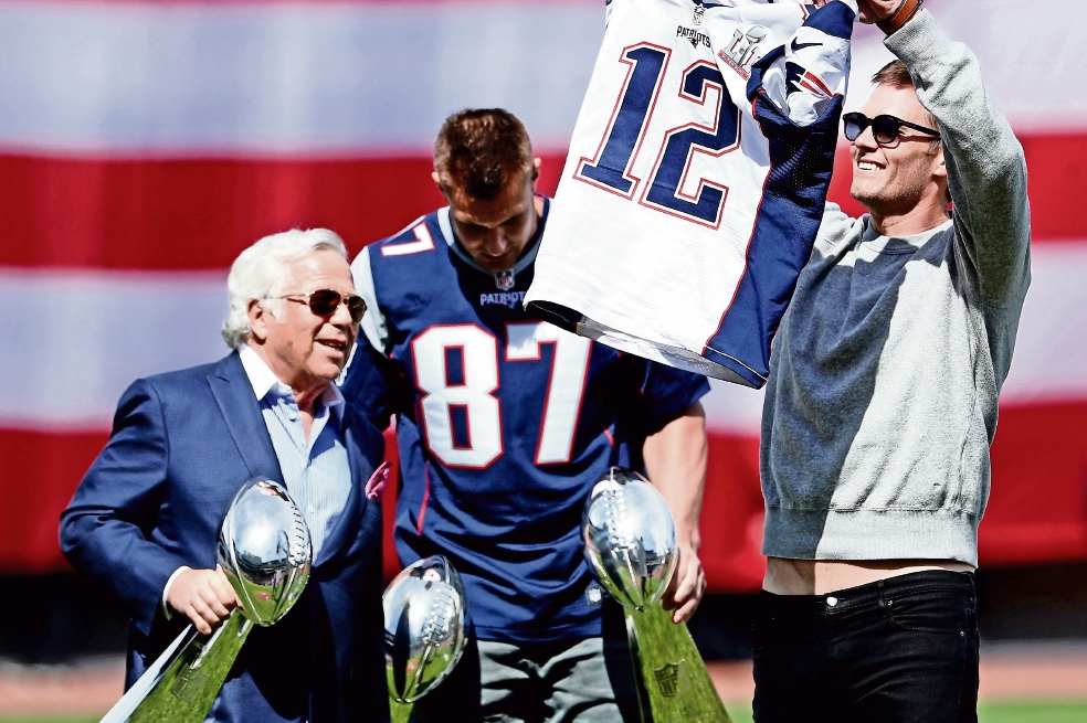 Le ‘roban’ otra vez el jersey a Brady