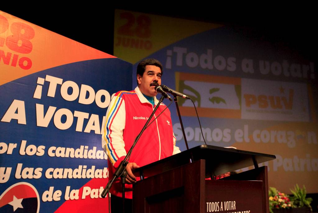 Si oposición gana, cortará ayuda social: Maduro