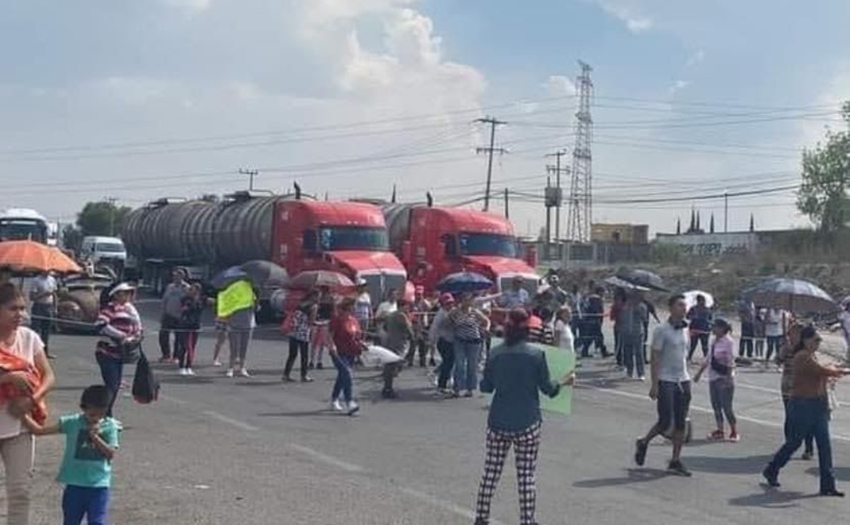 “No se vale que gastemos en pipas”: vecinos de Santa Teresa bloquean carretera Jorobas-Tula por falta de agua