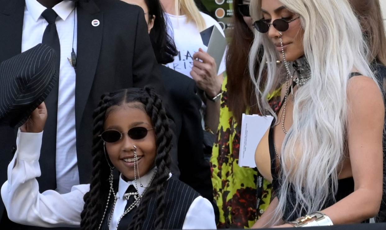 North, hija de Kim Kardashian y Kanye West, harta de los paparazzi y les llama "homeless"