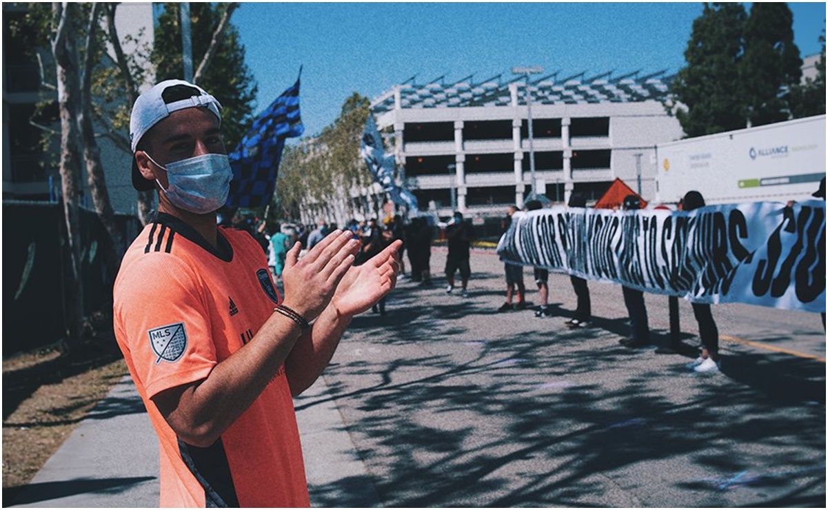 San José Earthquakes y aficionados entregan alimentos a hospital