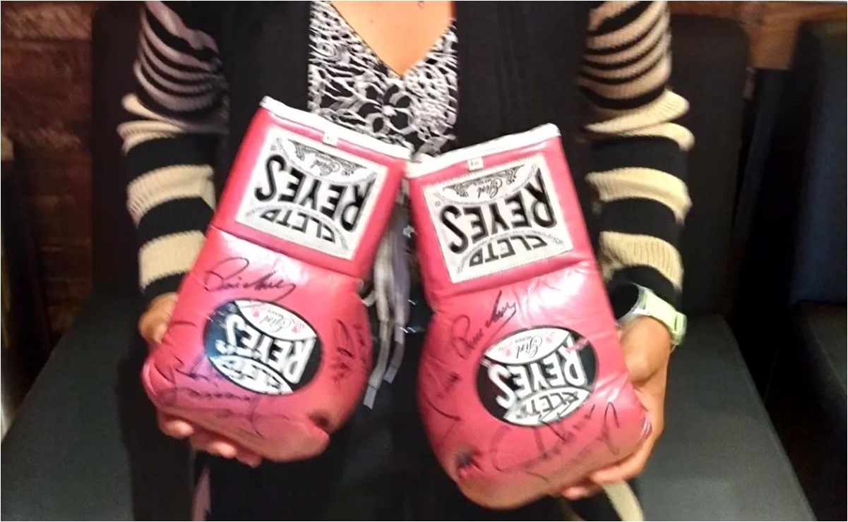 Consejo Mundial de Boxeo subasta guantes para ayudar a niña en su batalla contra el cáncer