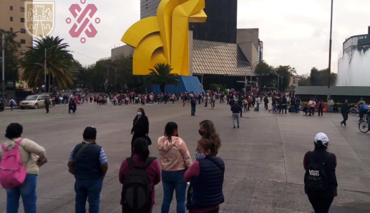 Paseo de la Reforma bloqueada en ambos sentidos por manifestantes