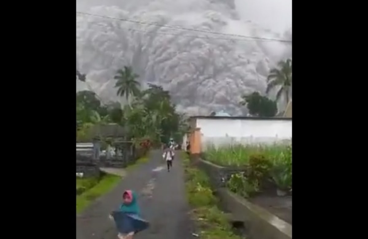 Al menos 1 muerto y 41 heridos por la erupción del volcán indonesio Semeru