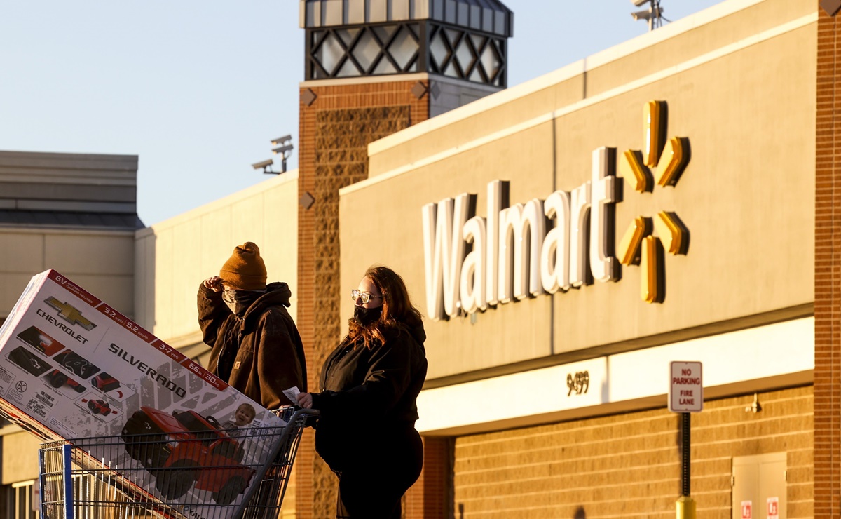 Esto paga Walmart a sus trabajadores en EU según su puesto