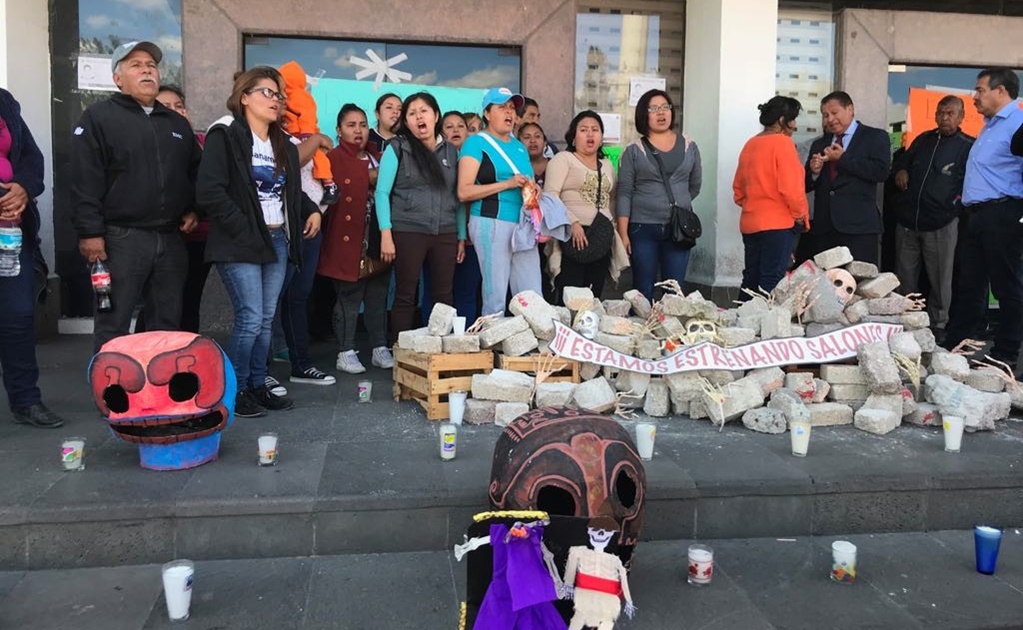 Padres piden reconstrucción de escuelas en Ecatepec
