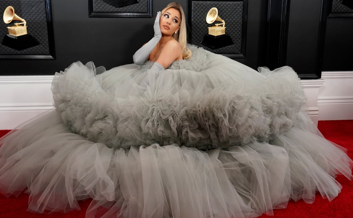 Ariana Grande triunfa con vestido de princesa en los Grammys 2020