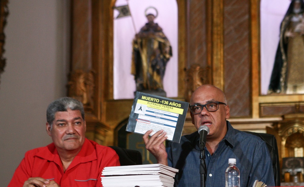 Chavismo: 10 mil firmas para revocatorio son falsas