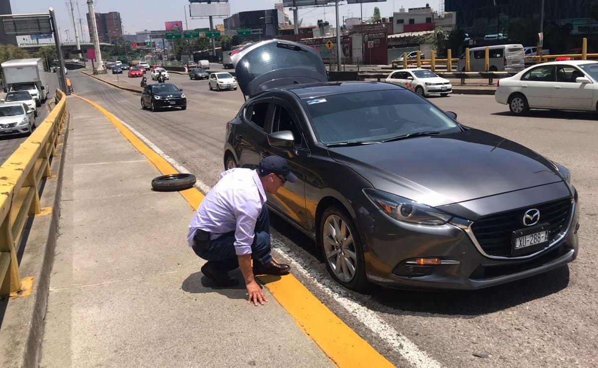 “El neumático quedó destrozado”: Bache en Periférico Norte provoca llantas ponchadas y caos vial 