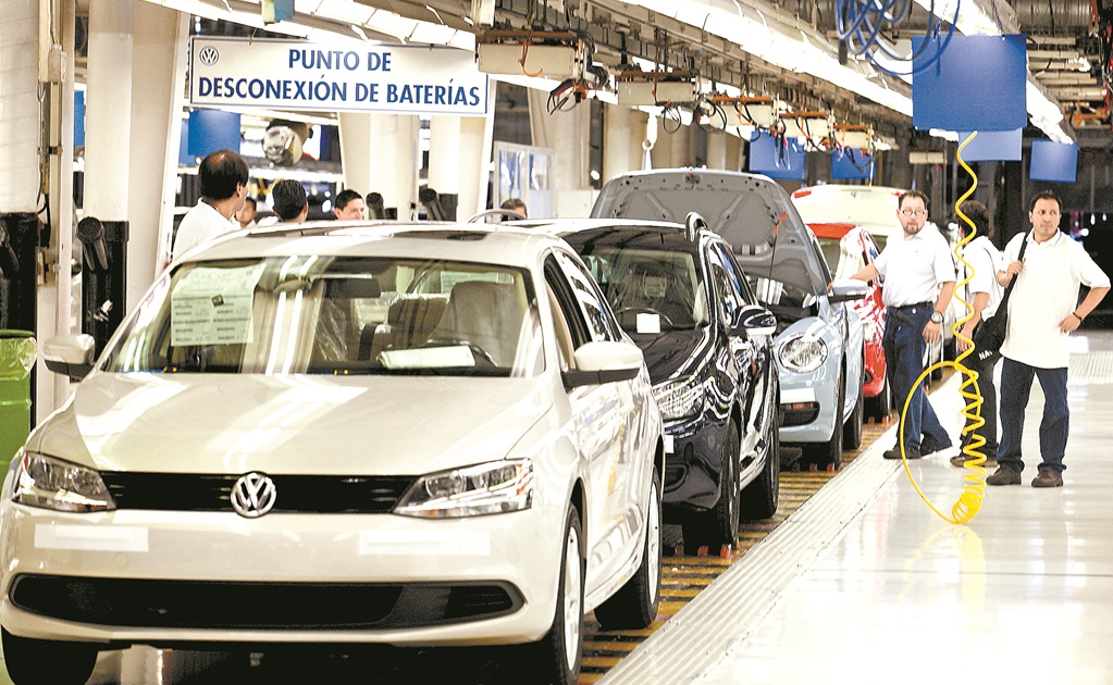 Conjuran huelga con aumento salarial a trabajadores de VW