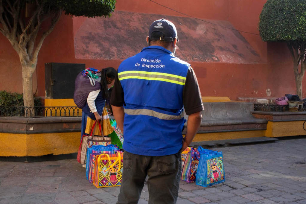 Autoridades retiran a más de 80 vendedores ambulantes del Centro Histórico de Querétaro 