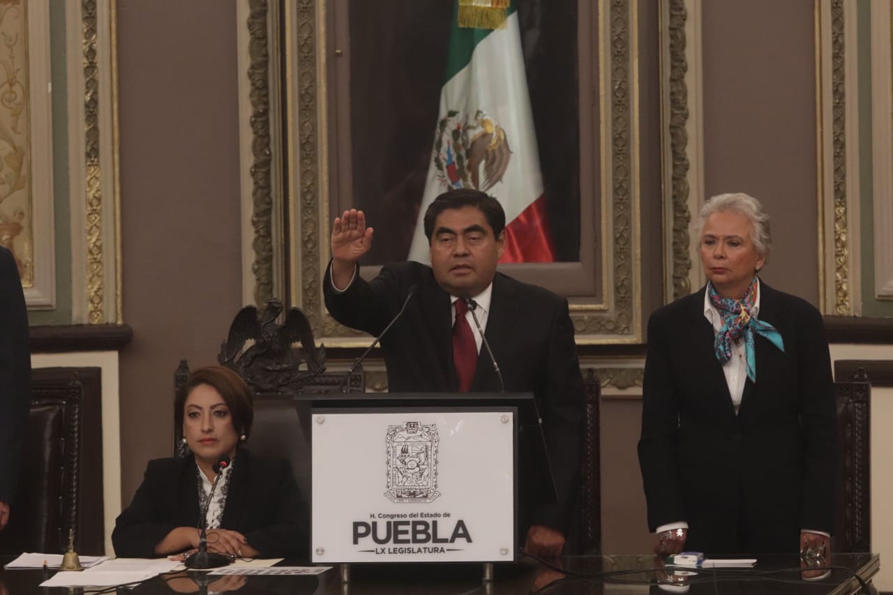 Miguel Barbosa rinde protesta como gobernador de Puebla