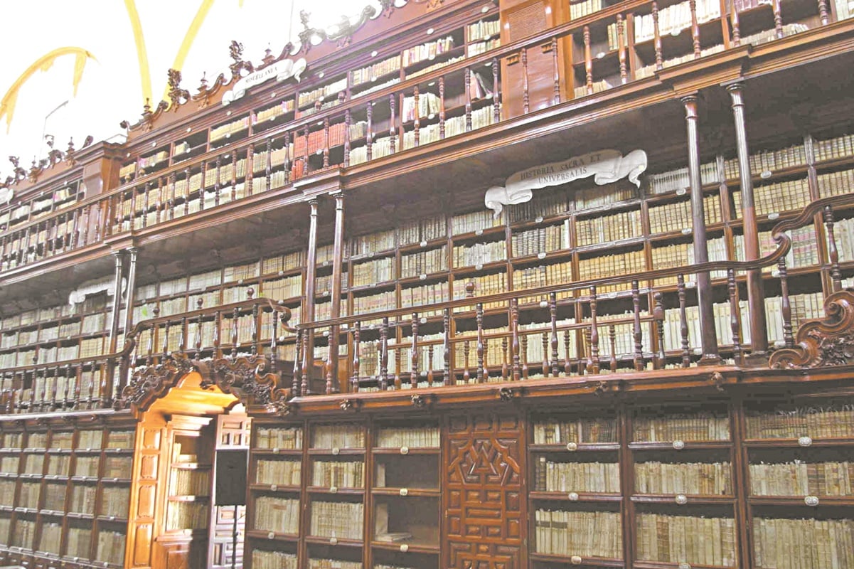 "Mutilaron libros de la Biblioteca Palafoxiana"