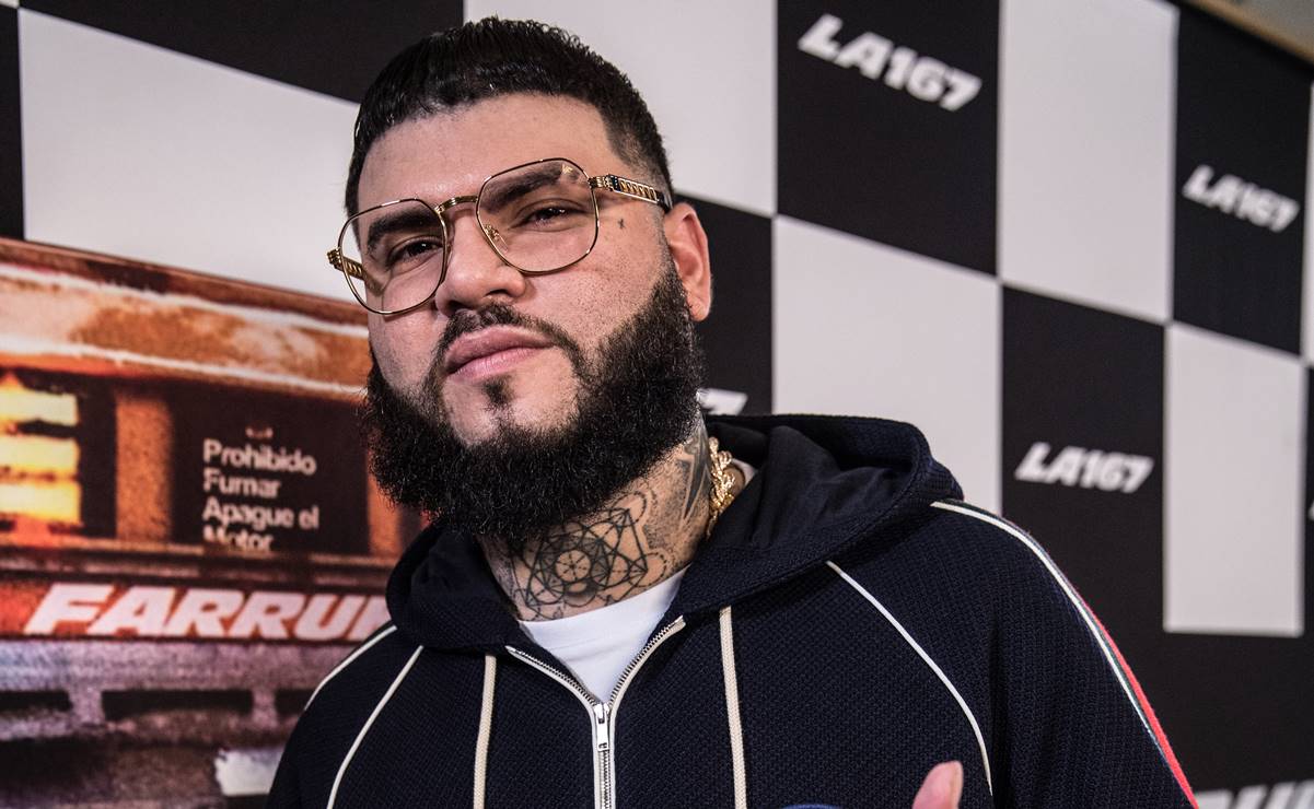 El reggaetonero Farruko pide perdón por sus canciones y convierte concierto en "una misa"