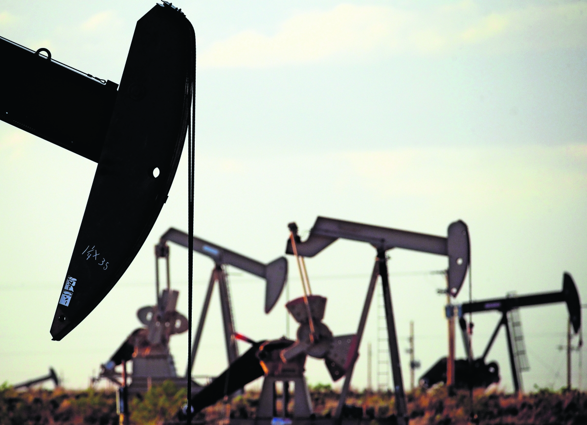 Precios del petróleo suben más de 3% tras ataques en Irán