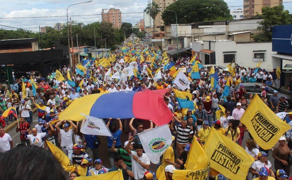 Diputado opositor sospecha que chavistas intentan "sabotear" revocatorio 