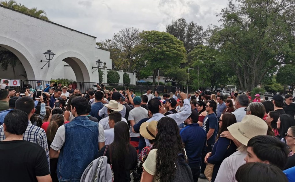 Protestan contra gobernador de Jalisco por aumento a tarifa de transporte