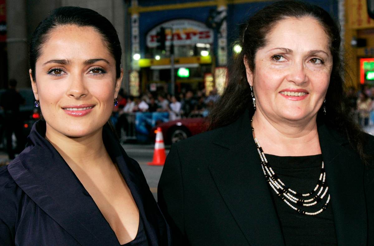 Salma Hayek dedica conmovedor mensaje a su mamá con tierna foto