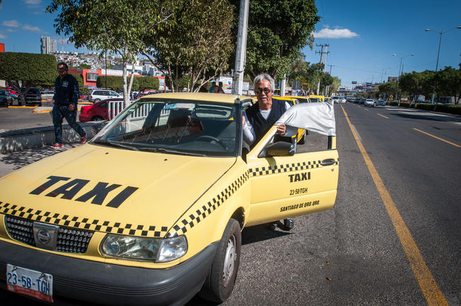 Más de mil 200 taxistas de Querétaro no están operando, durante la pandemia 
