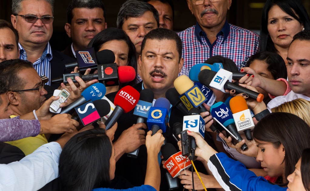 Oposición venezolana desafía suspensión de diputados