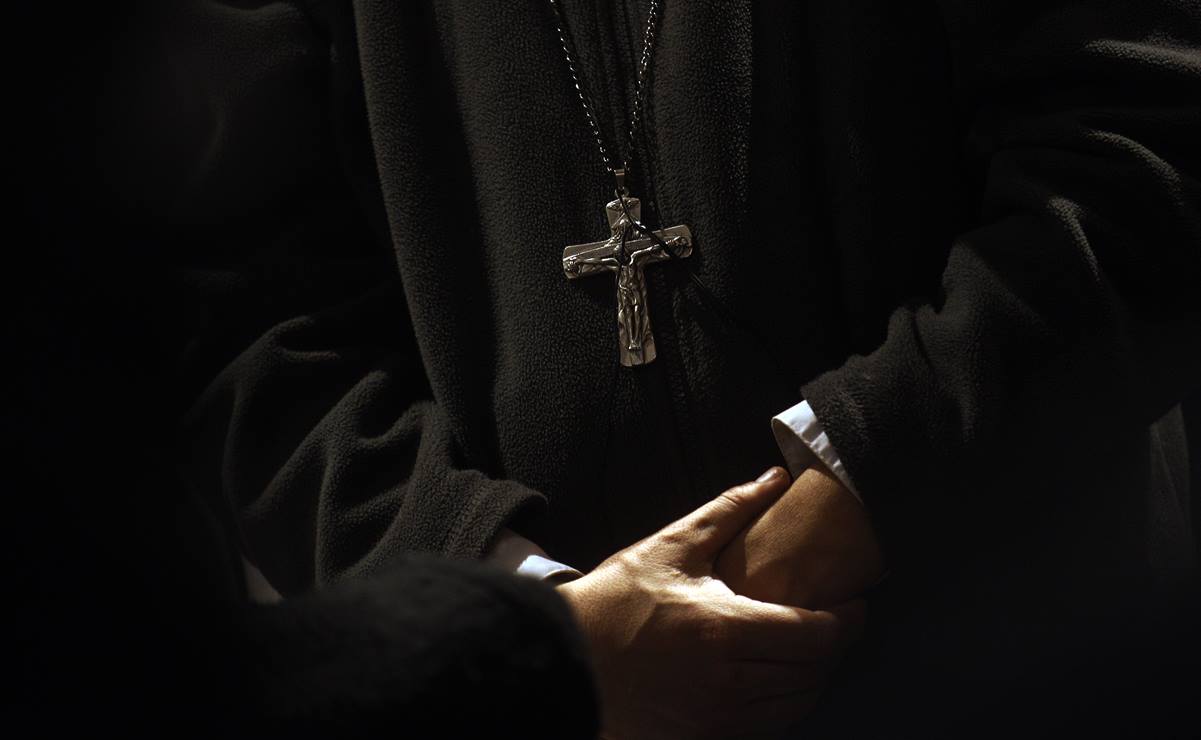 Sacerdotes no vacunados contra el Covid no podrán dar comunión en diócesis italiana