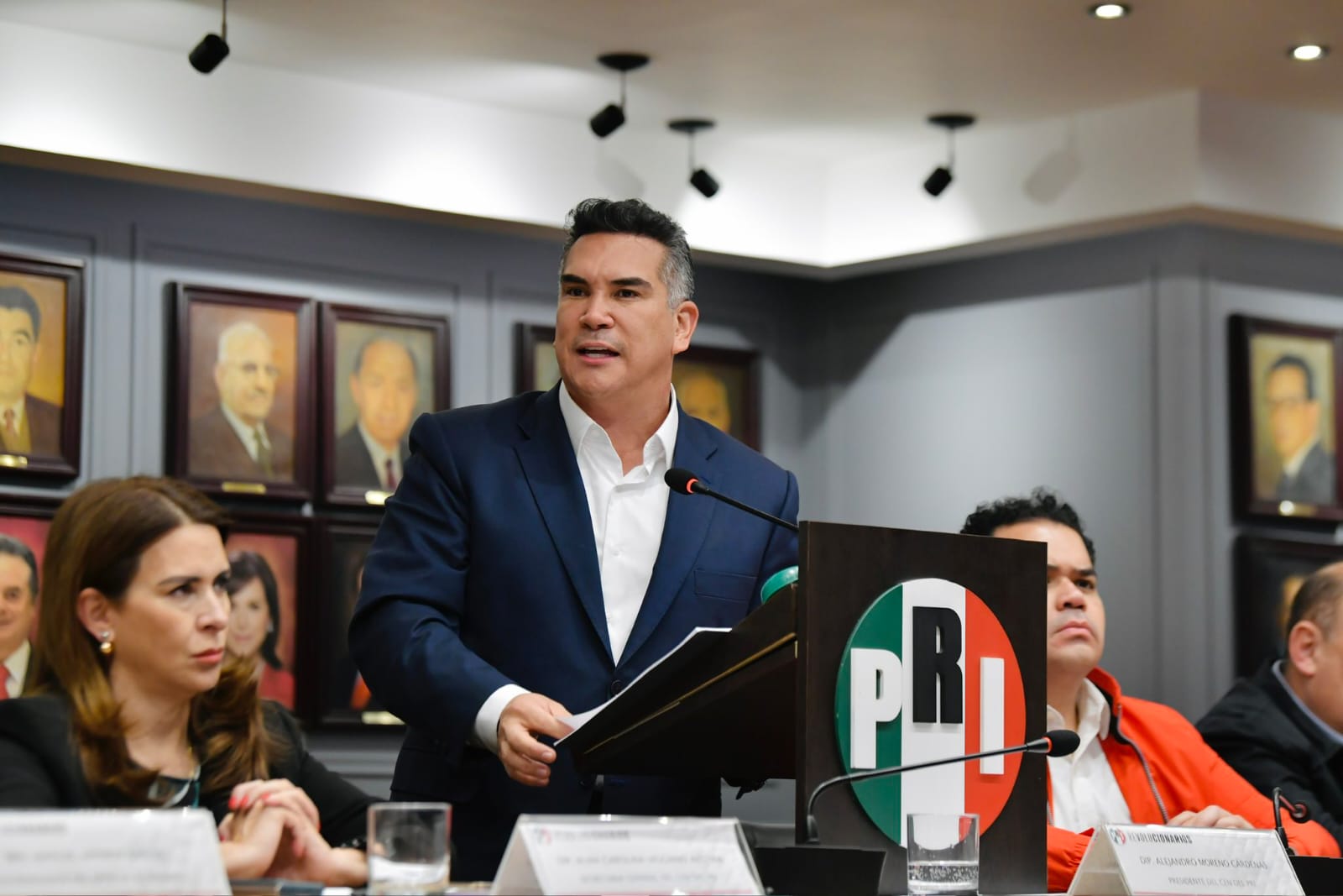 Embajadas no alcanzarán a traidores al PRI para librarse de la vergüenza de fallarle a México: Alejandro Moreno