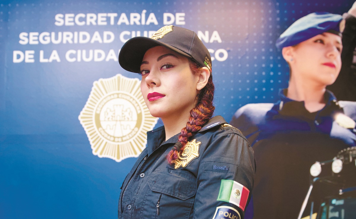 Ana, tras hacerse viral en marcha, se dice feminista y busca reivindicar su rol de policía