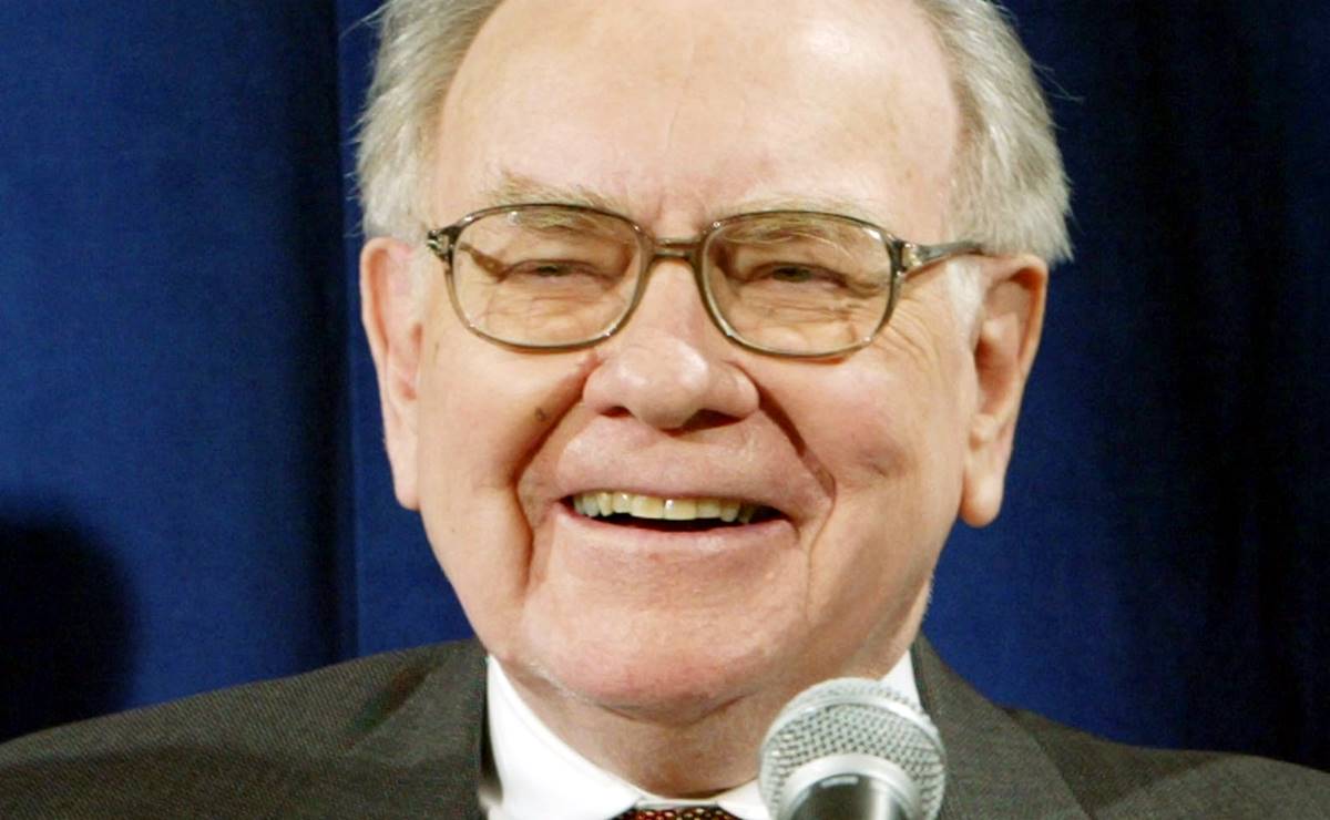 Los regalos navideños de Warren Buffett: dinero en efectivo, acciones y chocolates