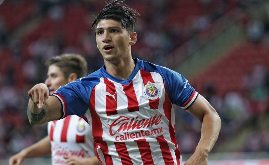 Alan Pulido y Chivas negocian su regreso a la Liga MX