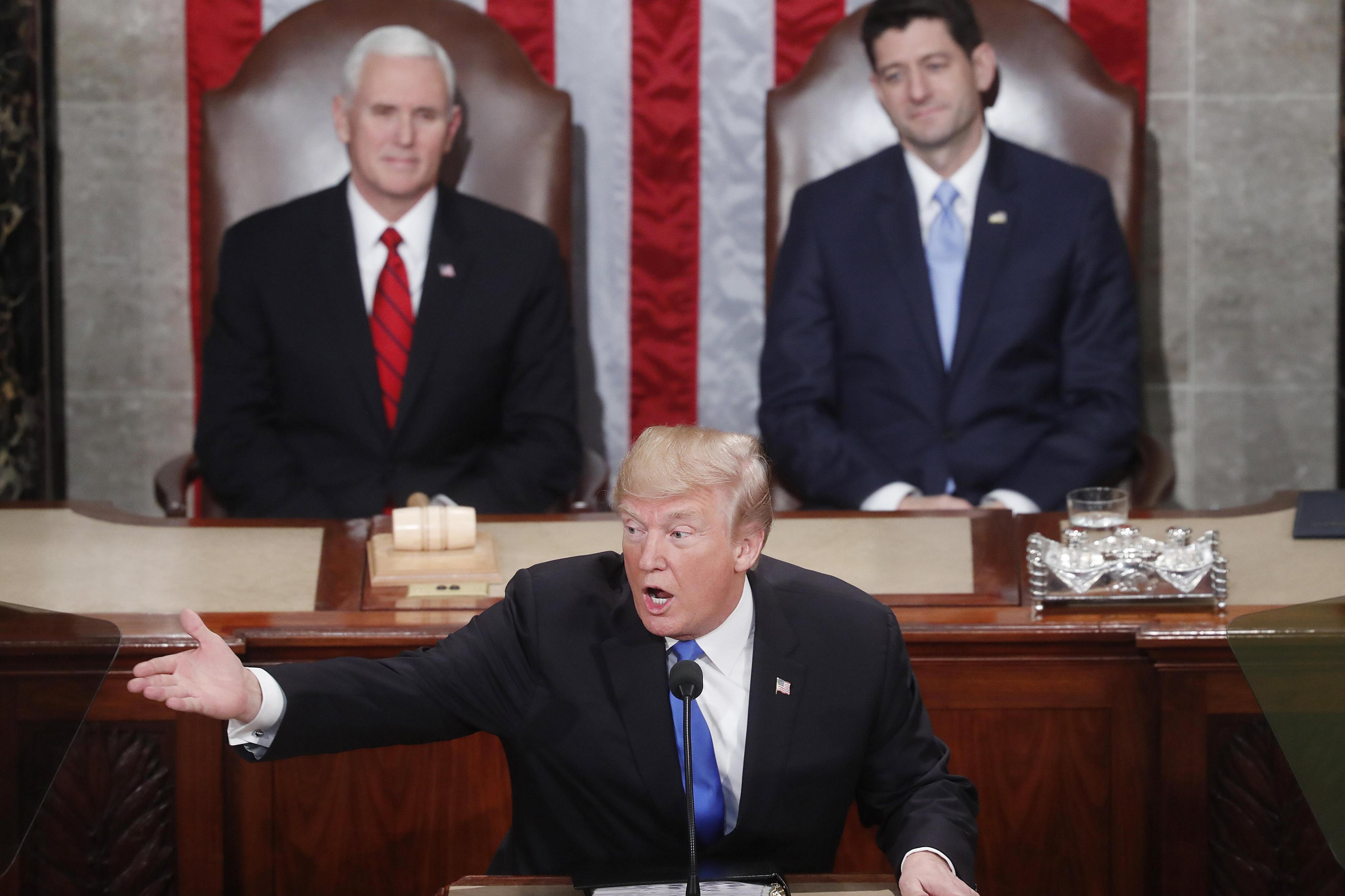 Muro cerrará la puerta a drogas, criminales y terroristas: Trump