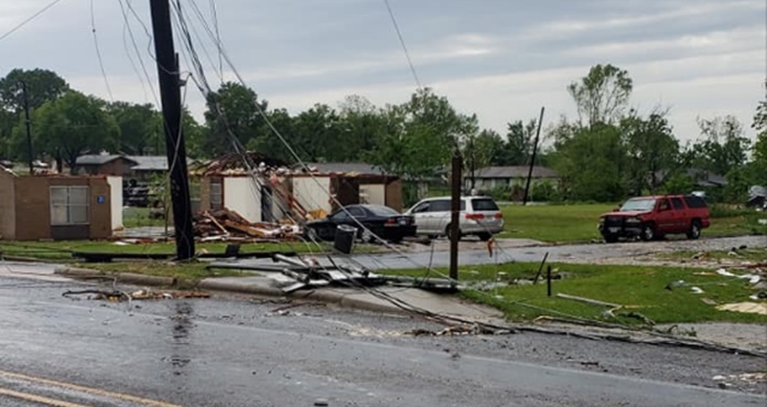 Suman 8 muertos por tornados en sur de EU