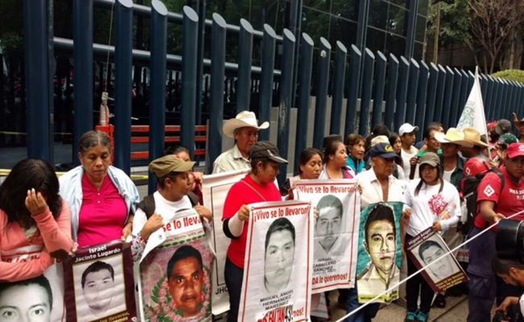 Parents of the Ayotzinapa 43 present protocols to work with the authorities