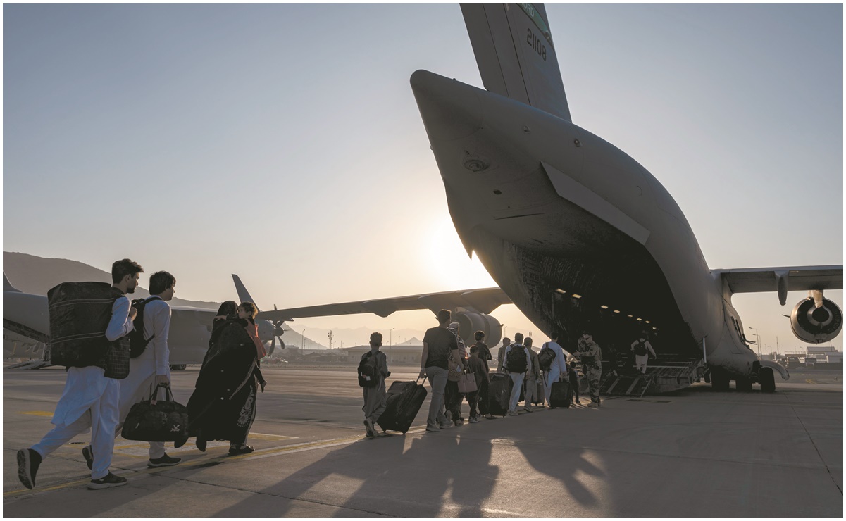 Se reanudan las últimas evacuaciones desde Kabul tras atentado en aeropuerto 