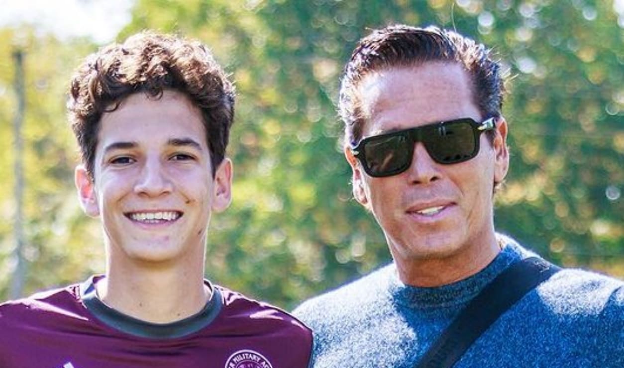 Roberto Palazuelos celebra el ascenso de su hijo en la escuela militar con fotos familiares