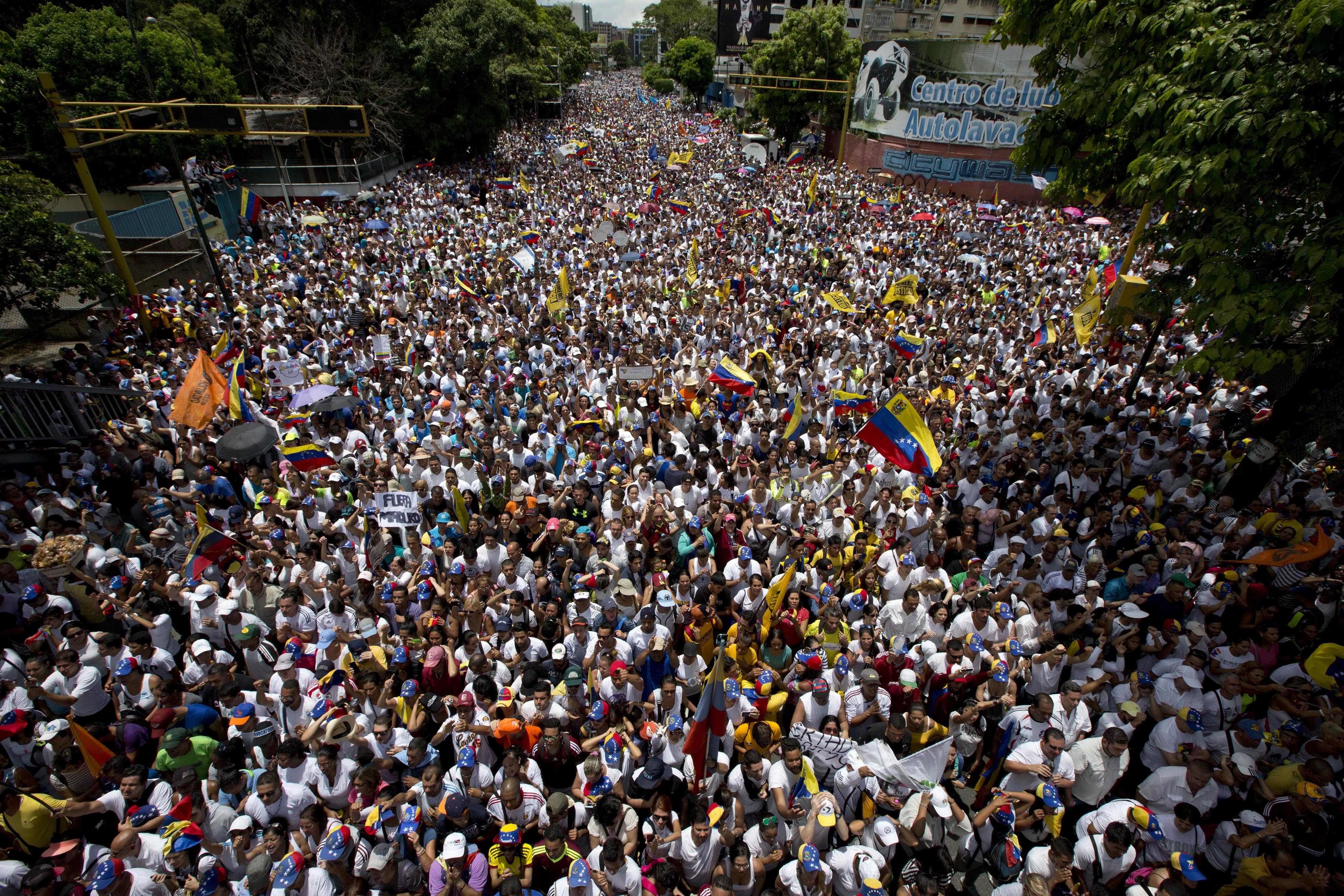 Almagro y Carter se "congratulan" por marcha opositora en Venezuela