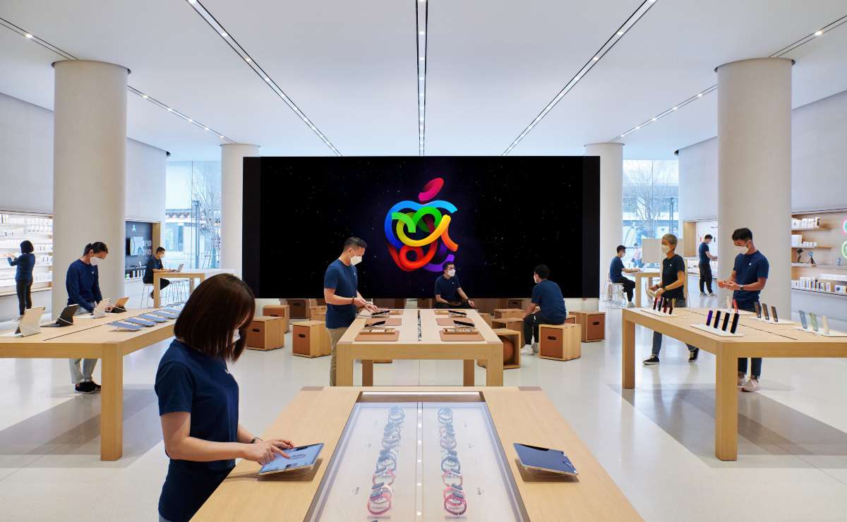 Apple cierra varias tiendas debido a brotes de COVID-19 